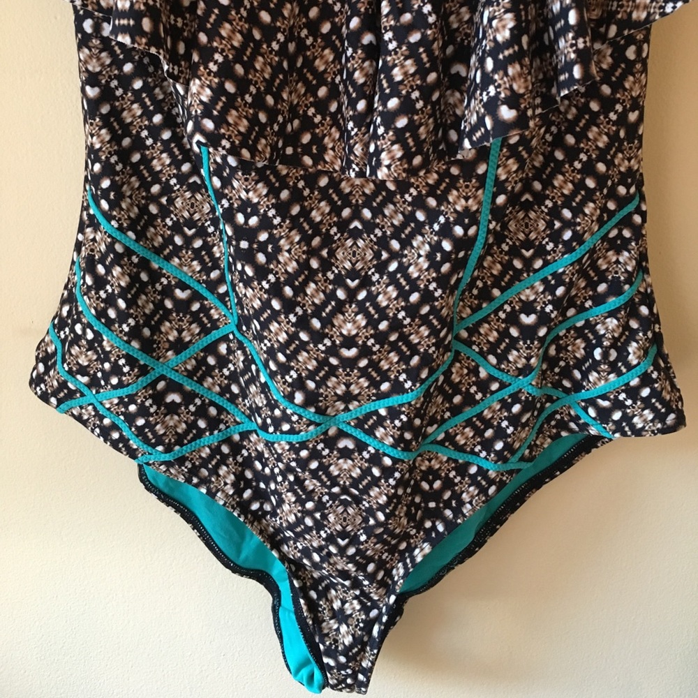One-piece bathing suit - Picture 5 of 8